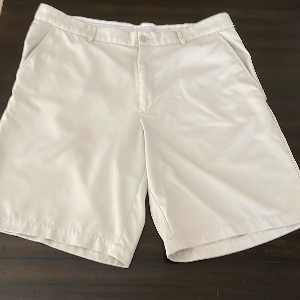 Greg Norman beige shorts size 38